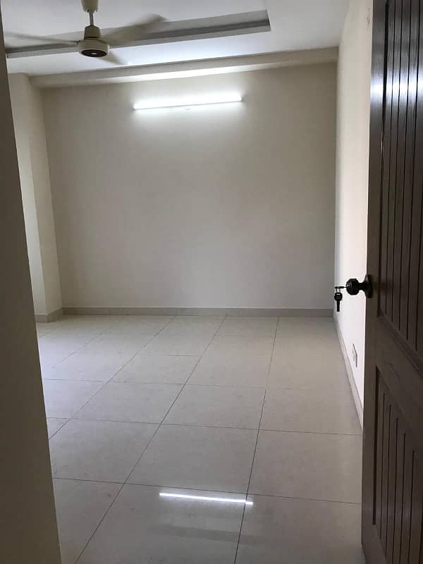 Three Bedrooms Apartment Available For Rent In Warda Hamna Residencia 7