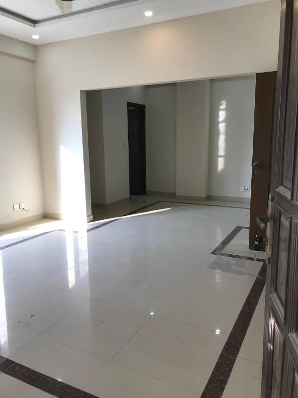 Three Bedrooms Apartment Available For Rent In Warda Hamna Residencia 10