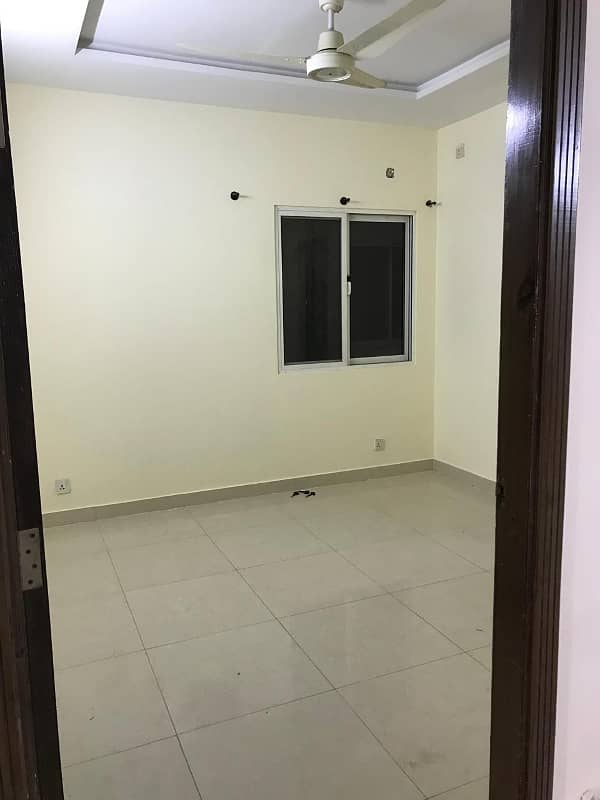 Three Bedrooms Apartment Available For Rent In Warda Hamna Residencia 13