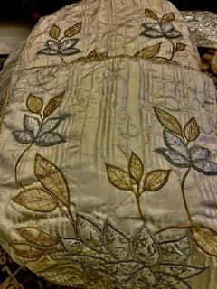 I Want to sell used Bed cover