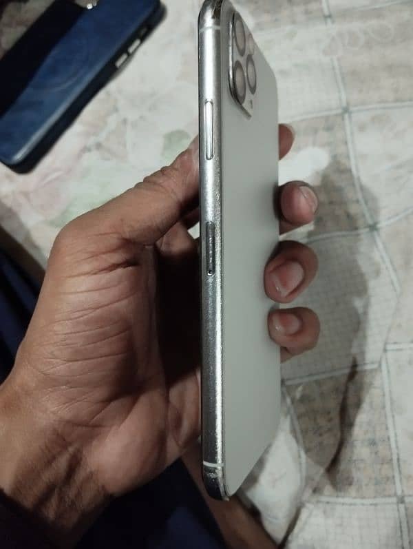 iphone 11 pro max 256GB PTA 3