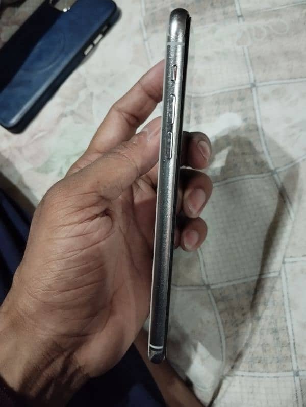 iphone 11 pro max 256GB PTA 4