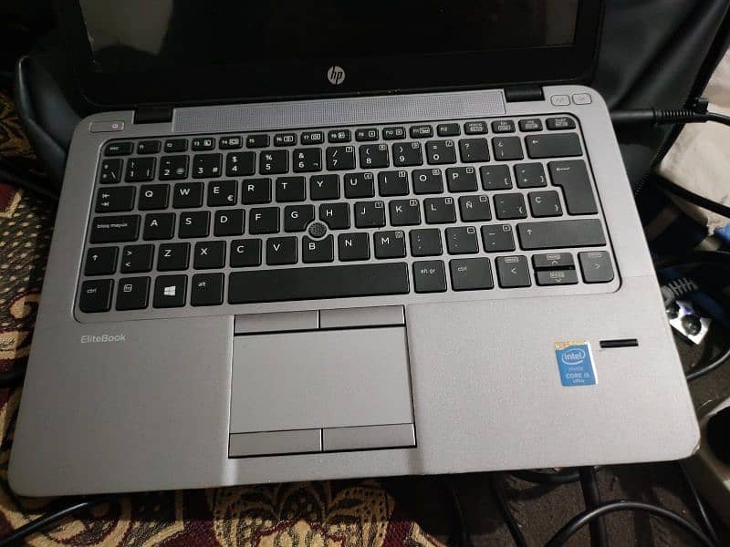 HP 820 i5 5th Gen 4