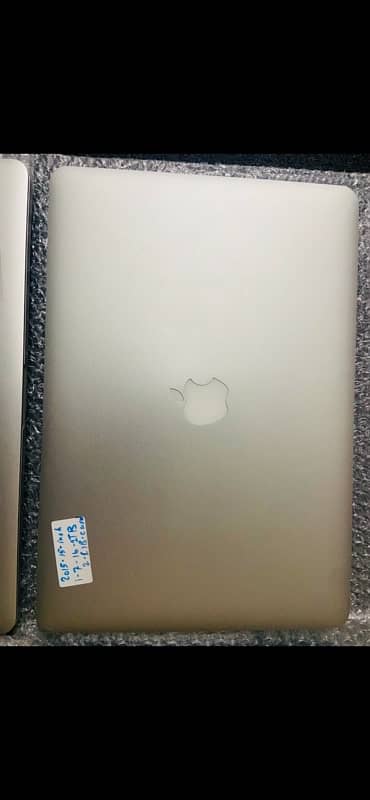 Apple MacBook Pro i7 2017, 2015,2013 details below  in the description 5