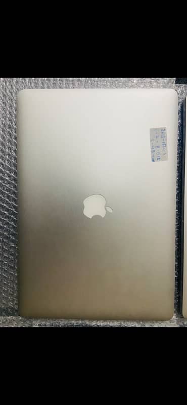 Apple MacBook Pro i7 2017, 2015,2013 details below  in the description 6