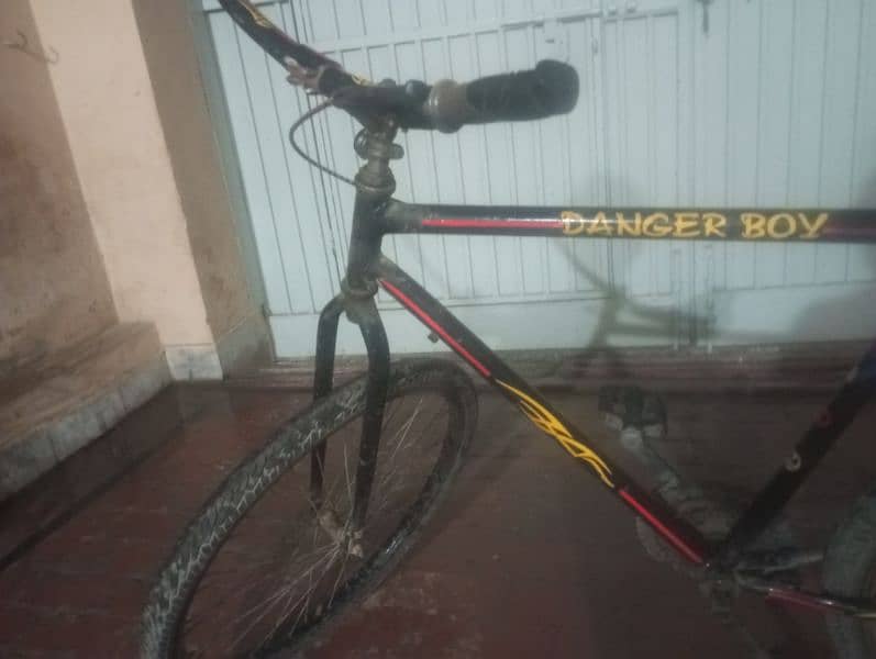 LAvish big bicycle best awsome condition. 4