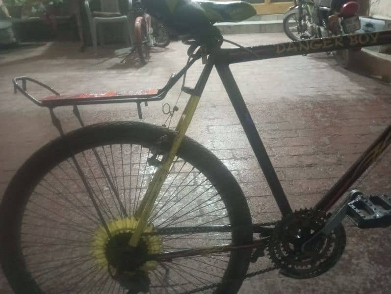 LAvish big bicycle best awsome condition. 10