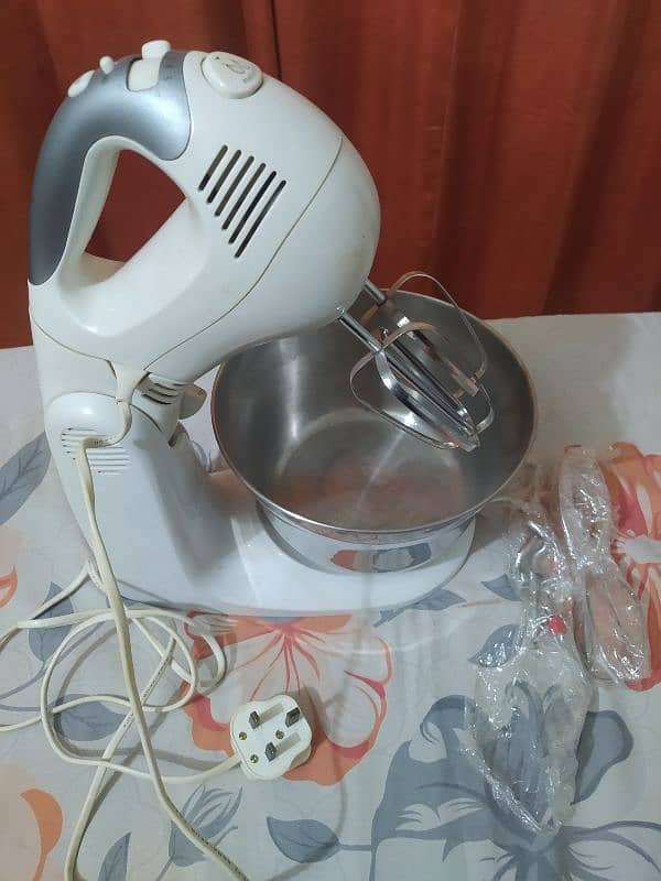 Breville Twin Motor Hand and Stand Mixer 4