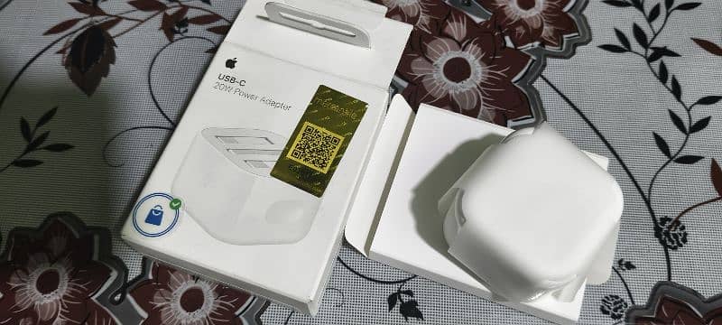 Apple Original 20W Charger 1