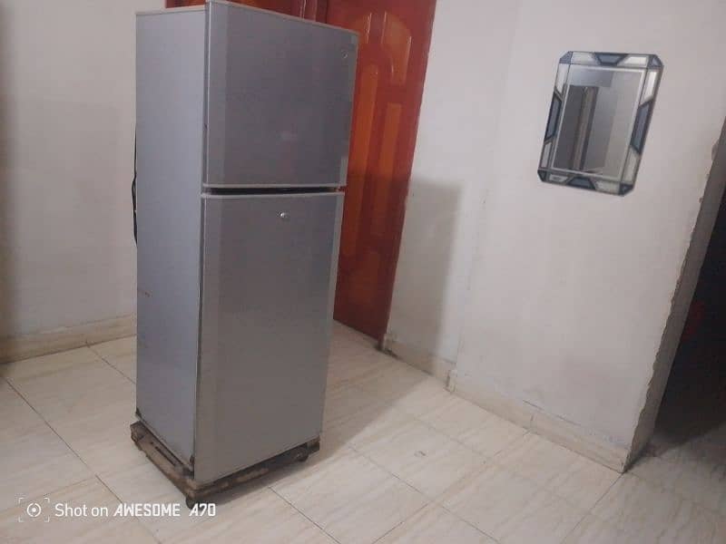 selling refrigerator 0