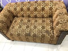 2 seater sofa lush and excellent condition for sale in lhr.