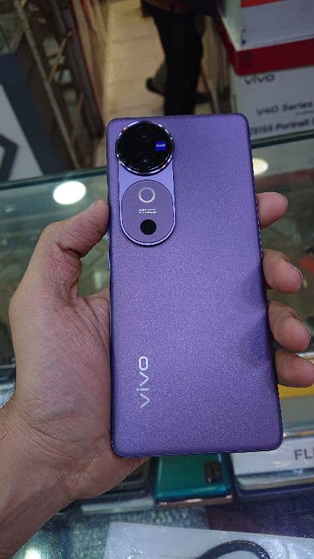 Vivo V40 12/256 1