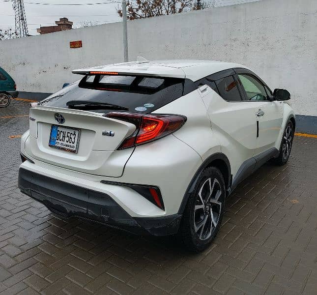 Toyota C-HR, 2017/23, White, Islamabad 8