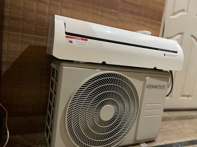 kENWOOD 1 ton hot and cool new condition non inverter 6