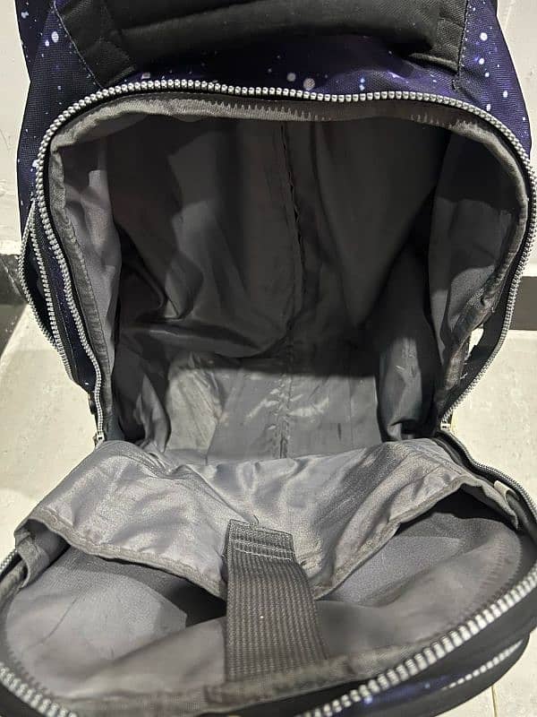 Boy's School bag with wheel 11