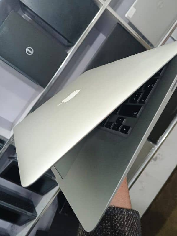 Apple MacBook Air 2017 i5 Ram 8GB 256 SSD with Original Charger 1