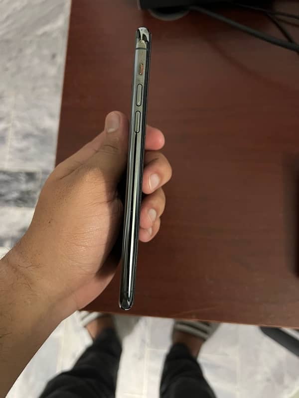 Iphone 11 Pro Max 256 GB PTA Approved for sale 2