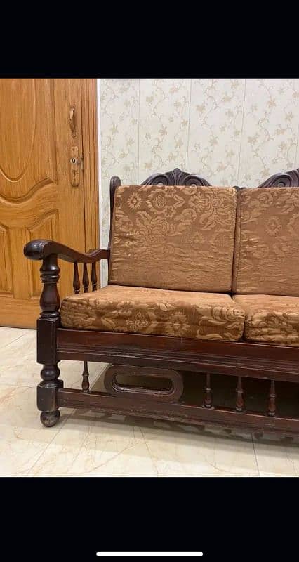 Sofa set in good condition 2