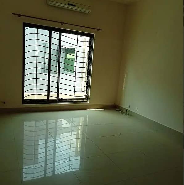 10 Marla Lower Portion for Rent in Pak Arab Housing Society Prime Location! 8