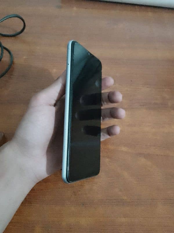 Vivo Y20. with box. 3