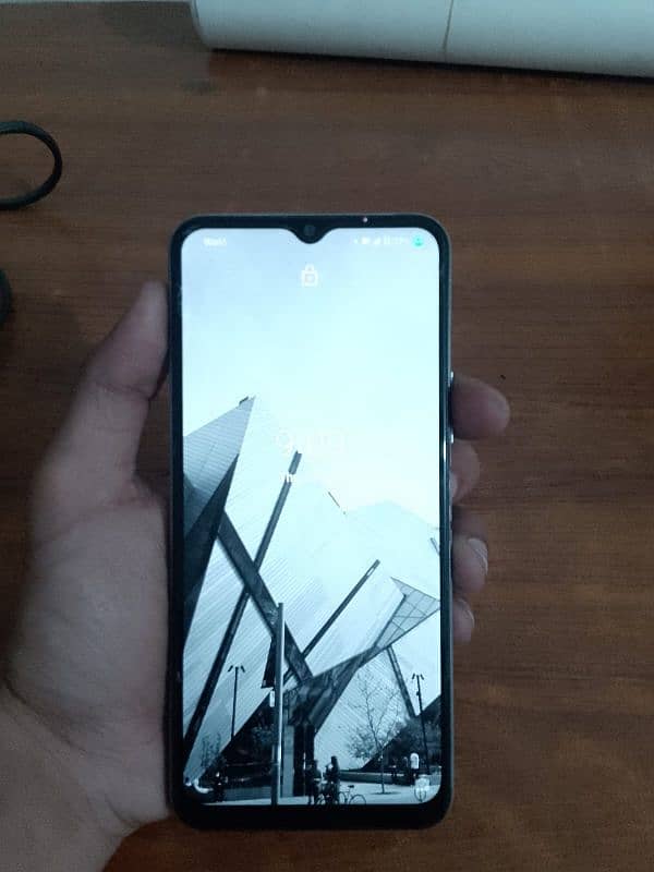 Vivo Y20. with box. 4