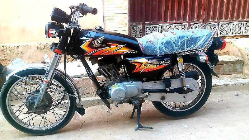 HONDA125 Model 2016 Hyderabad number ha urgent sell no sms only phone 2