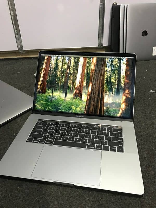 Macbook Pro 2019 i9 15" inches, 32GB/512GB & 4GB Graphic 0