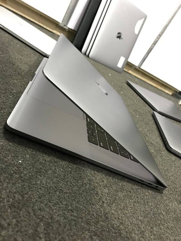 Macbook Pro 2019 i9 15" inches, 32GB/512GB & 4GB Graphic 1