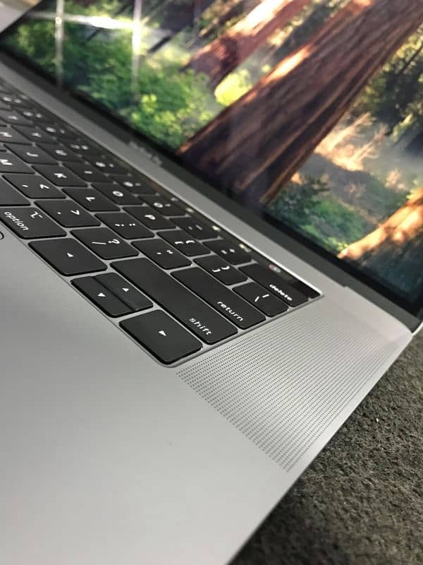 Macbook Pro 2019 i9 15" inches, 32GB/512GB & 4GB Graphic 2