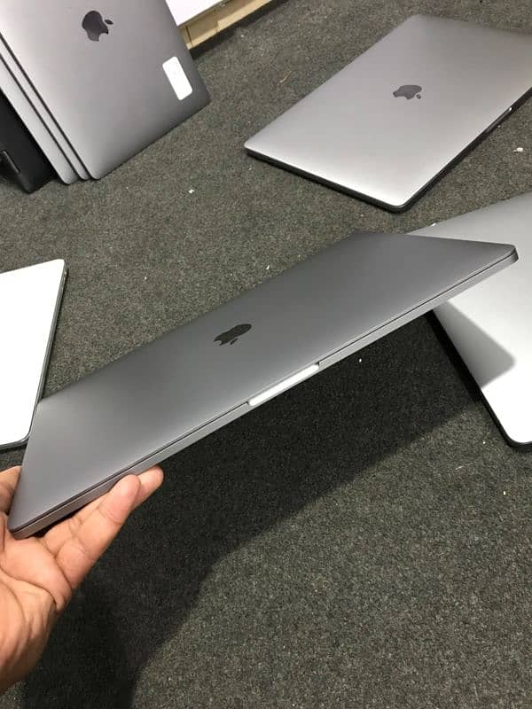 Macbook Pro 2019 i9 15" inches, 32GB/512GB & 4GB Graphic 4