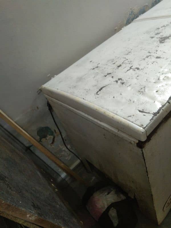 10/7 condition Refrigerator 2