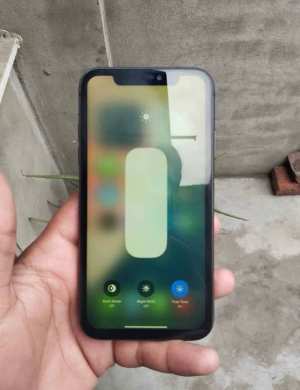 I phone 11 foctory unlock 64 gb Face ID on toro tone on 1