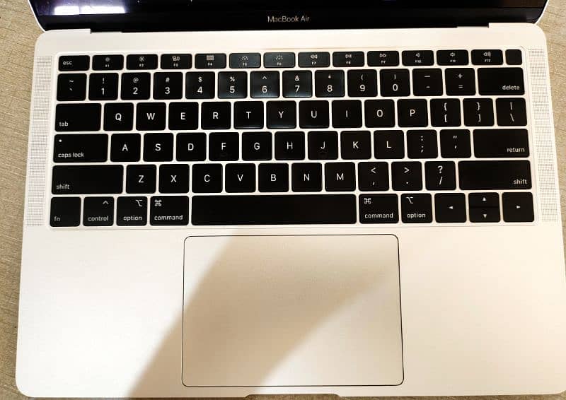 MacBook Air 2018 8/256 (3 Month Use) 1