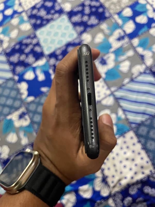 iPhone 11 128 GB PTA approved 3