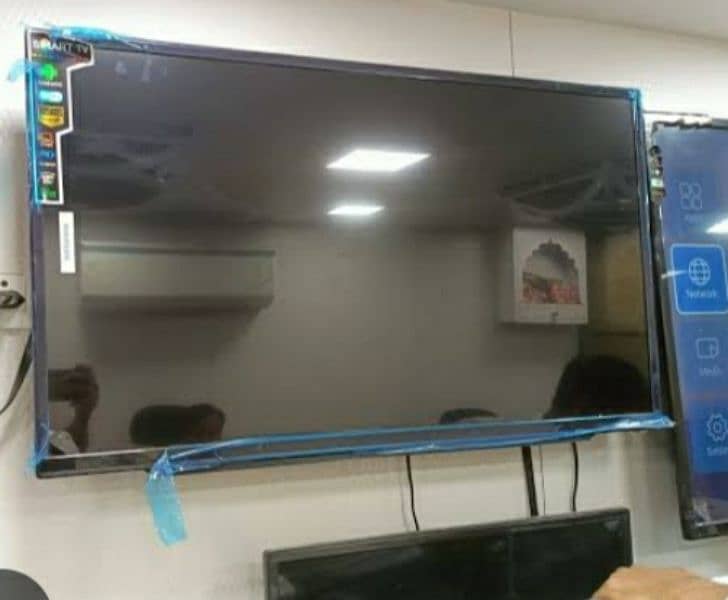 32 inch LCD only 2 days used 0