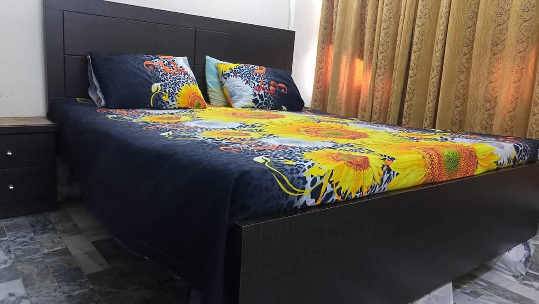 Queen size bed with 2 side tables for sale 0