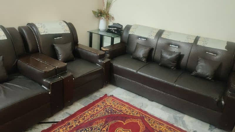 3 seater sofa in good condition 0