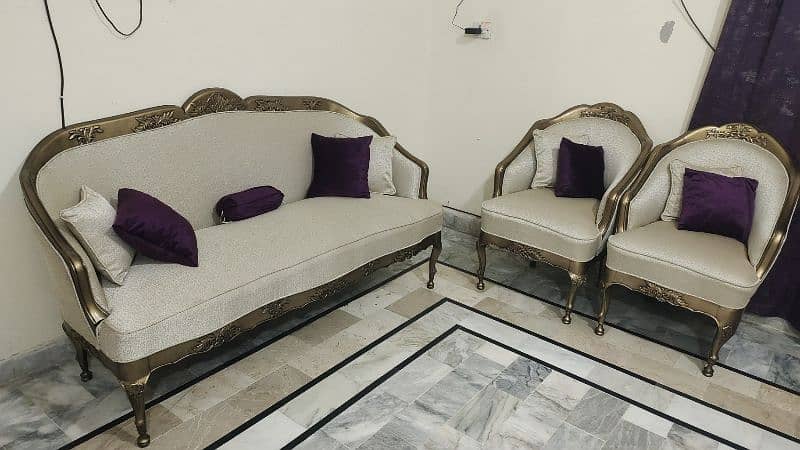 5 seater unique and stylish sofa set in excellent condition 0