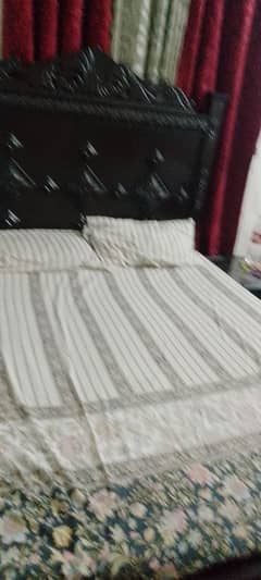 5 foot new bed with matras  just 1 month used