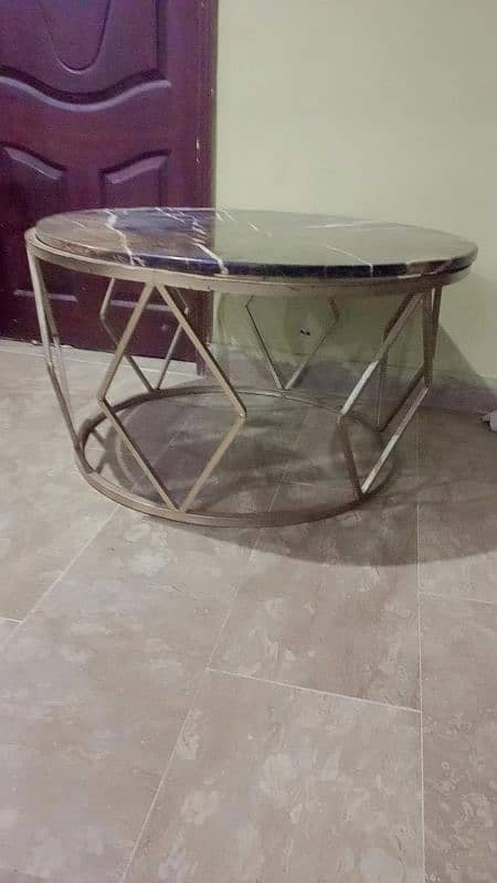 MARBLES ROUND CENTRE TABLE IRON 0