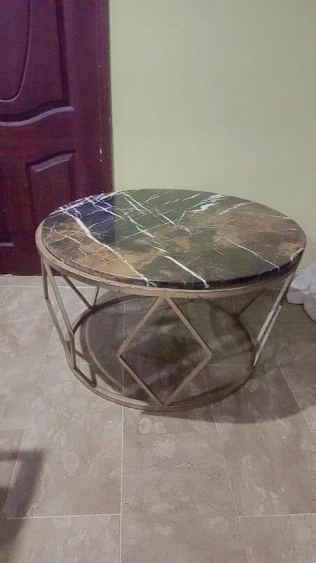 MARBLES ROUND CENTRE TABLE IRON 1