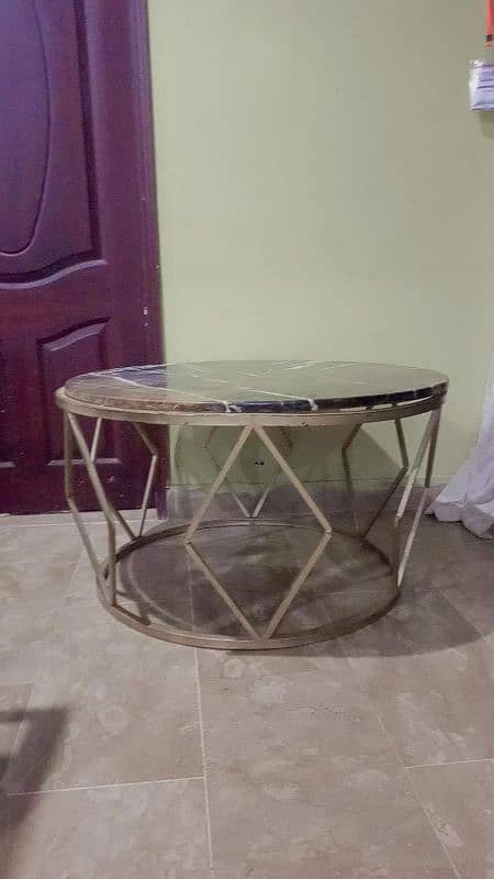 MARBLES ROUND CENTRE TABLE IRON 2