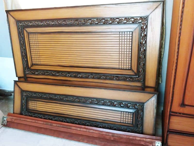 urgent sale king size bed dressing table and side table's 0