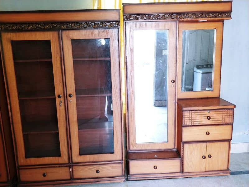 urgent sale king size bed dressing table and side table's 5