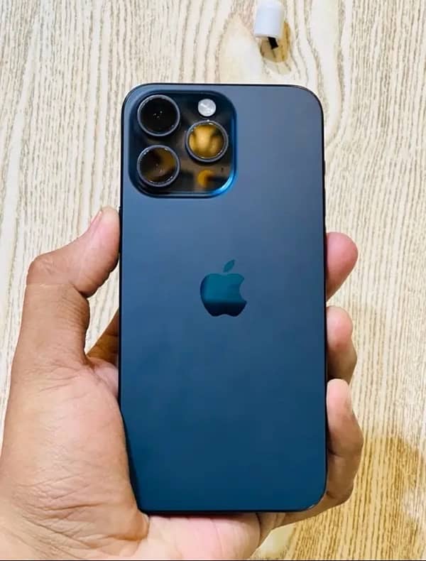 iphone 15pro max Blue titanium 1