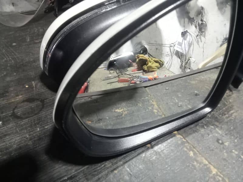 Hyundai Tucson side mirrors available 3