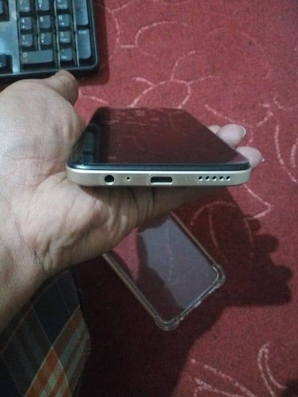 Qmobile Qsmart Ultra 6/128gb 10