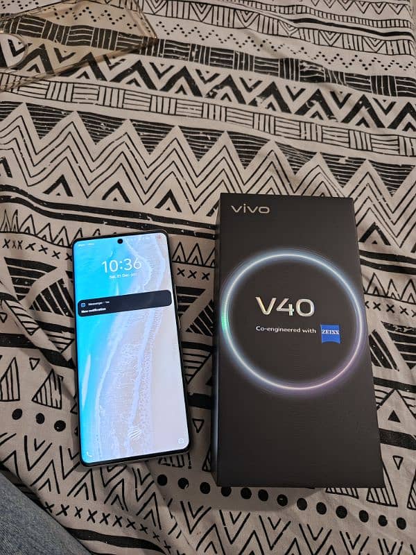 Vivo V40 5G 12/256 GB Moonlight White 0