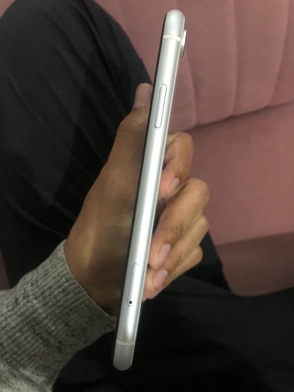 iphone xr white colour 3