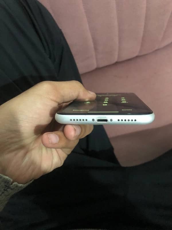 iphone xr white colour 4